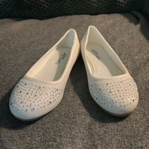 Kids sparkly flats. Worn for 10 minutes. Great condition. Size 1 1/2